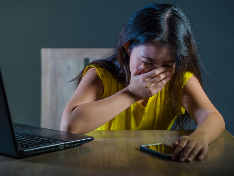 Cyberbullying in Mauritius: how to recognize it and help your child